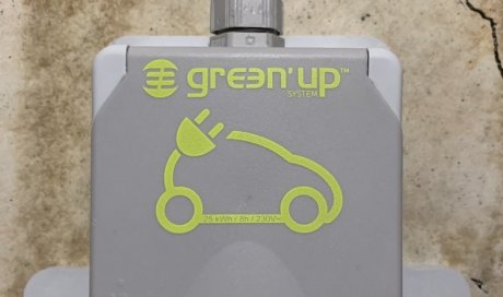 Prise de recharge de voiture électrique de marque Legrand modèle Green'up 