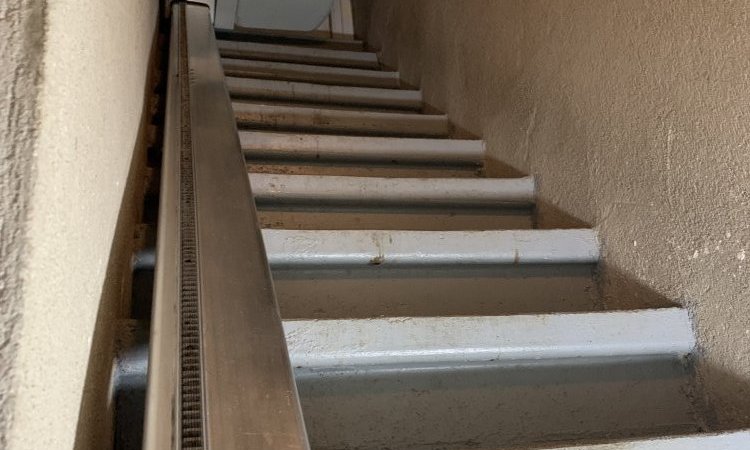 monte escalier électrique d'une habitation à Roanne
